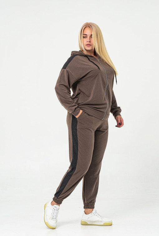 Женские спортивные костюмы